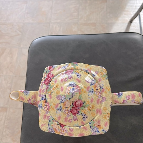 Royal Winton chintz, teapot no cracks, chips, or damage - Picture 3 of 4